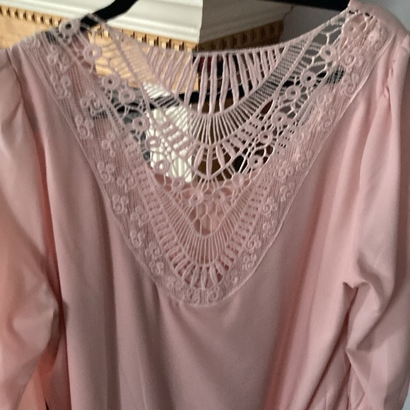 Beautiful pink dress with 3/4 sleeve and design on back - Picture 3 of 3